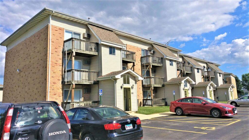 IMG 20200713 163851 scaled - 152 Unit Multifamily Property For Sale Victorian Apartments Montgomery IL