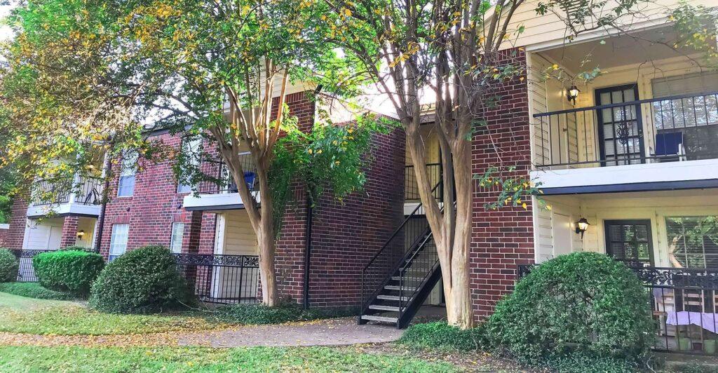 121246 low rise apartments - Multifamily Investors Find a Niche Play in Smaller, Low-Rise Projects