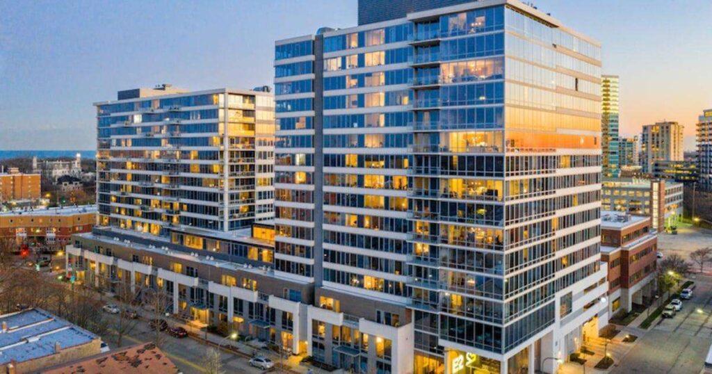 128763 E2 - Smaller Banks Are Stepping Into The CRE Lending Void