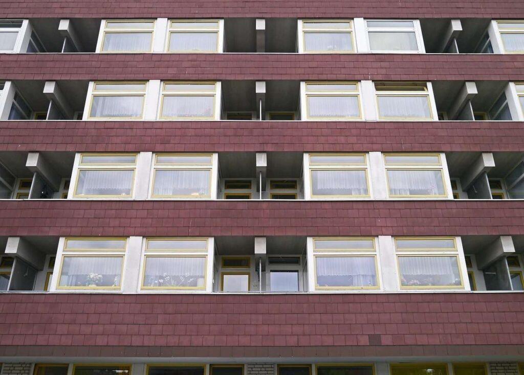apartment house 3237461 1280 - Mid-Priced Apartment Demand Soars Amid Economic Uptick