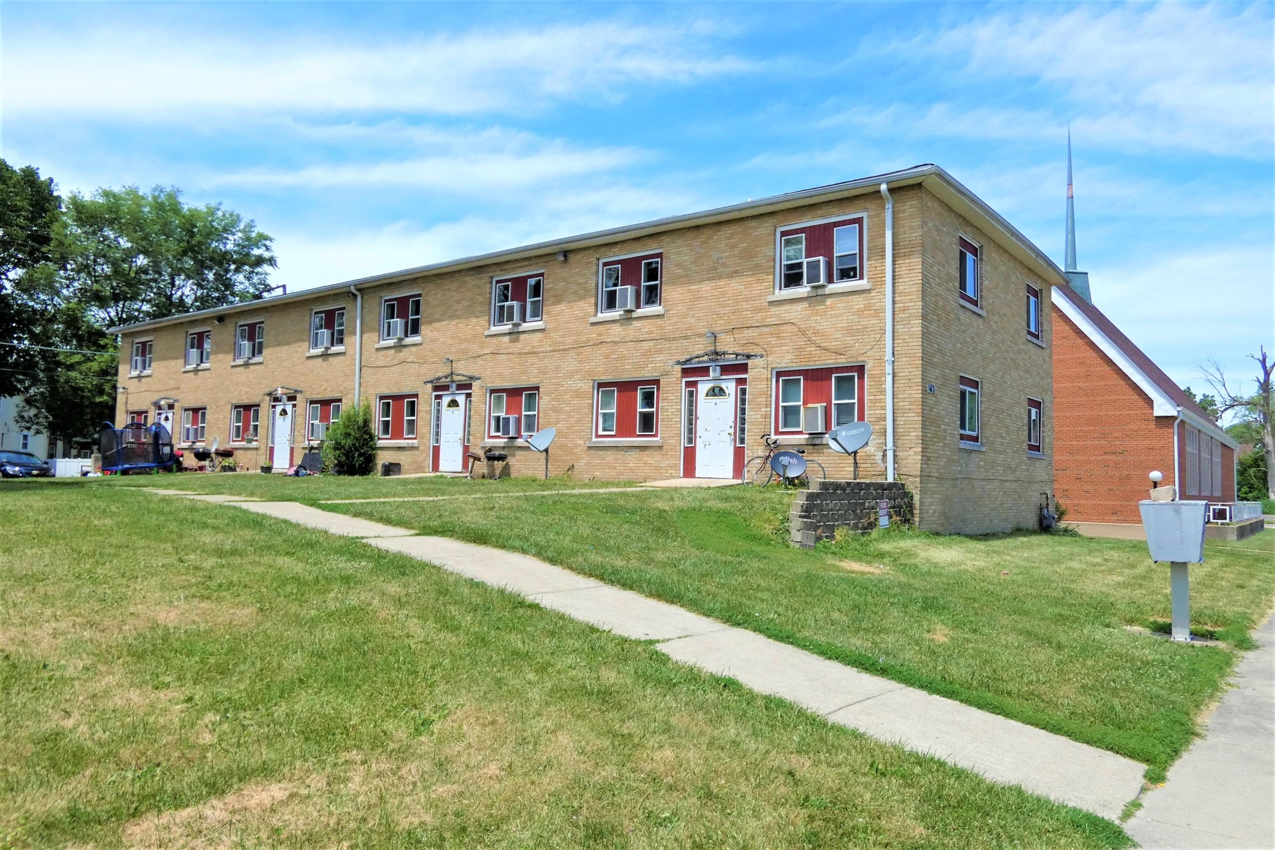 163 N Rosewood Ave Kankakee | 12-Unit Multifamily