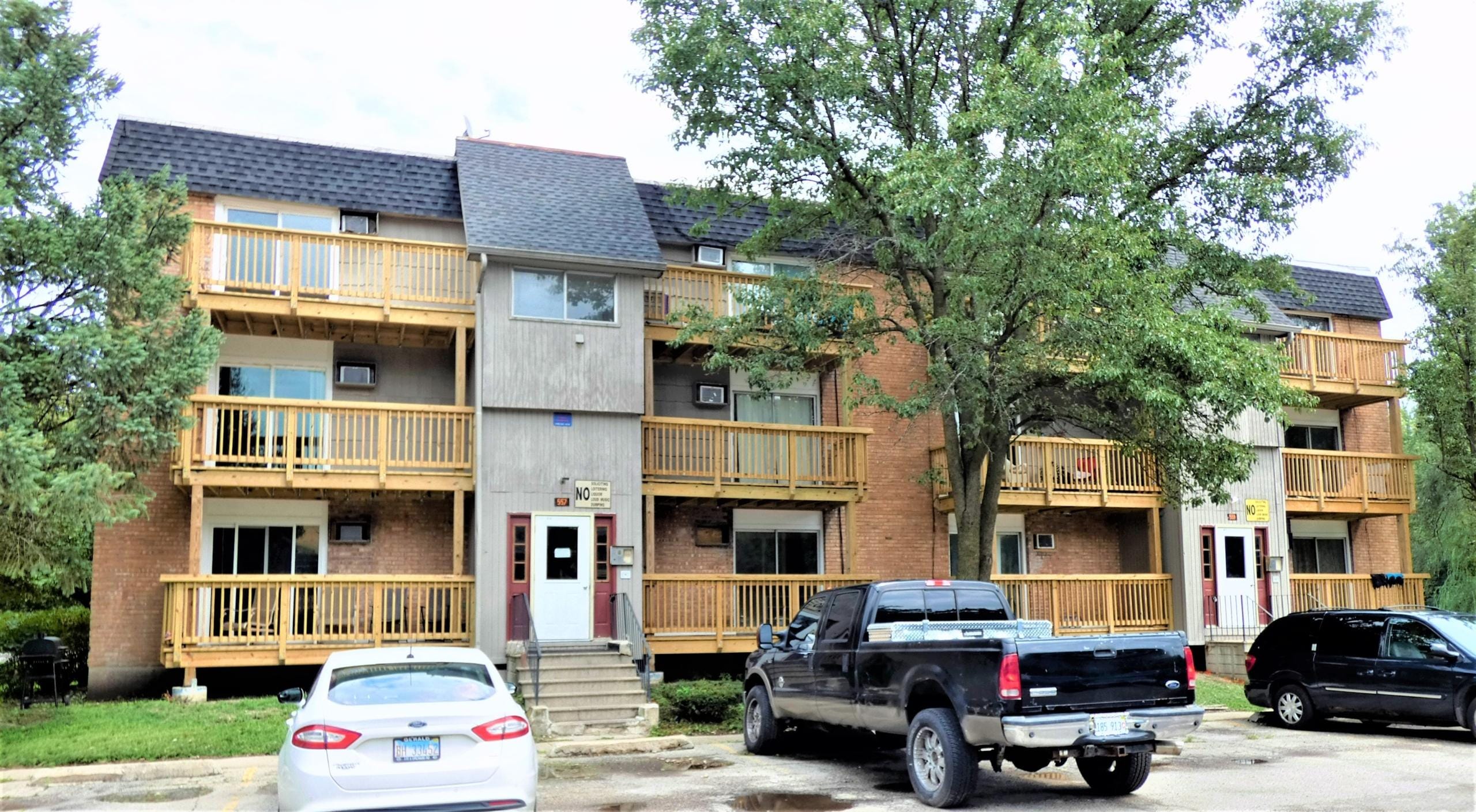 557-559 Ashland Ave Aurora | 12-Unit Multifamily