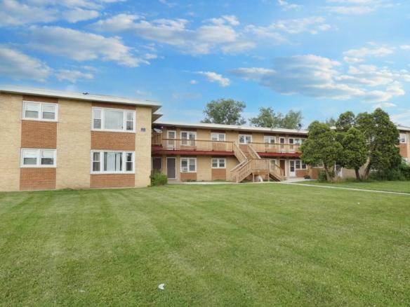 991 - 1021 Tollview Aurora | 24-Unit Multifamily – CREConsult Chicago Multifamily