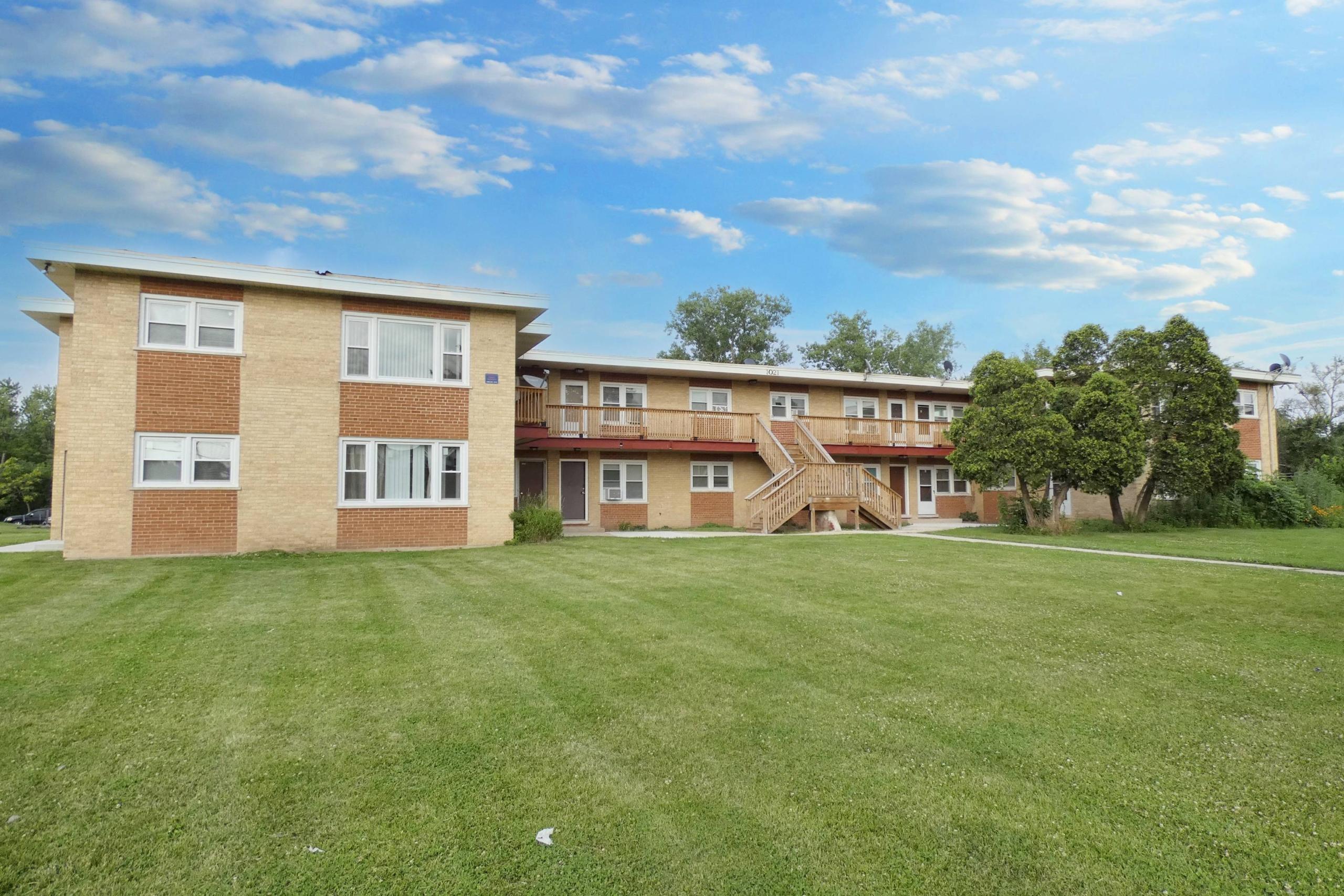 991 – 1021 Tollview Aurora | 24-Unit Multifamily