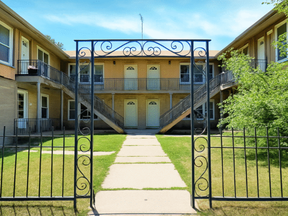 924 E Willow St Kankakee | 21-Unit Multifamily – CREConsult Chicago Multifamily