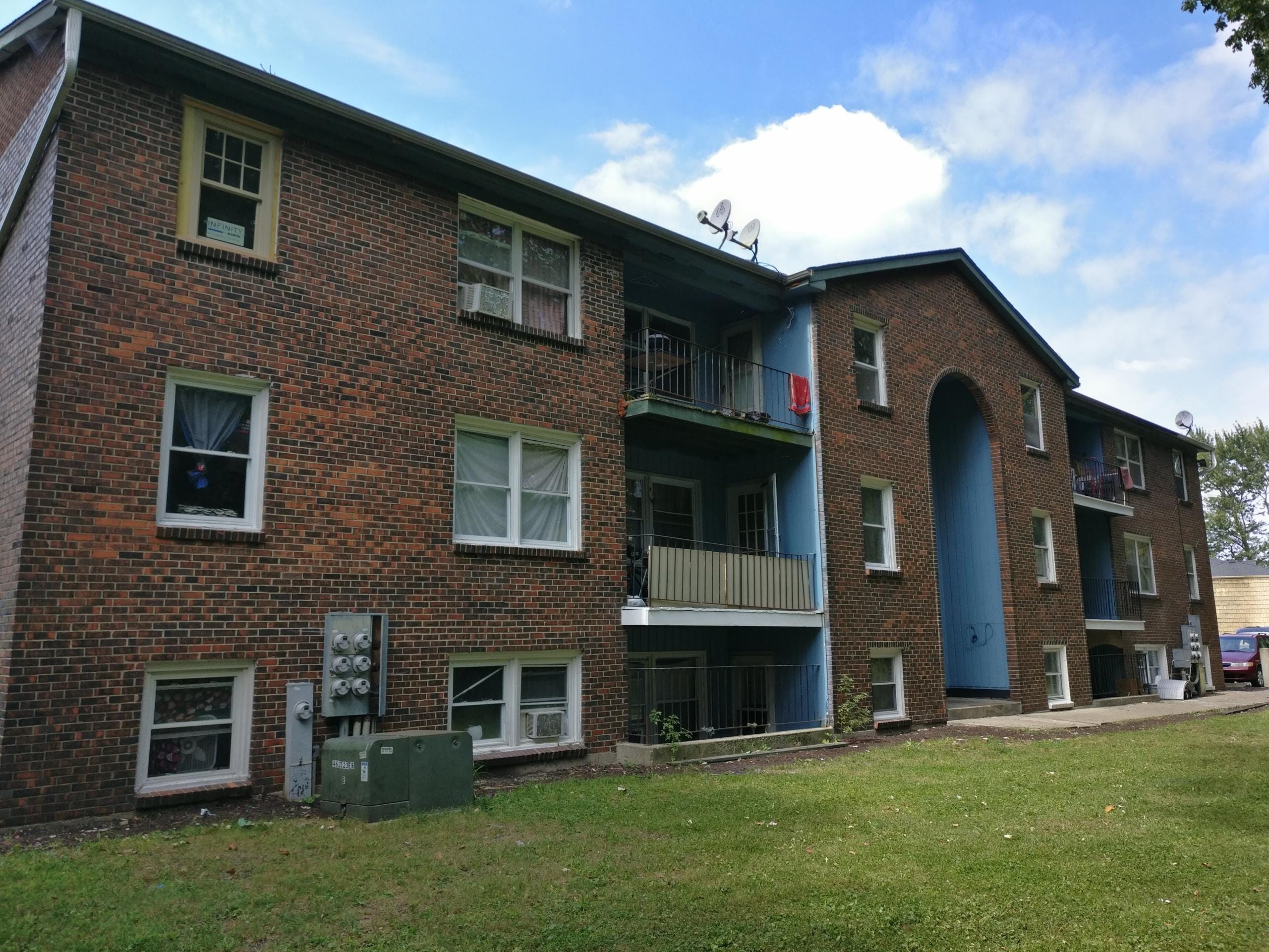 1603 Reckinger Rd Aurora | 12-Unit Multifamily
