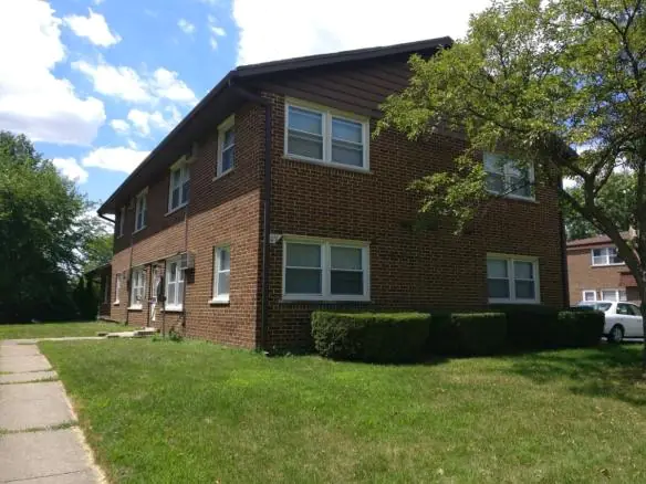 109 S Whispering Hills Dr Naperville | 4-Unit Multifamily 24