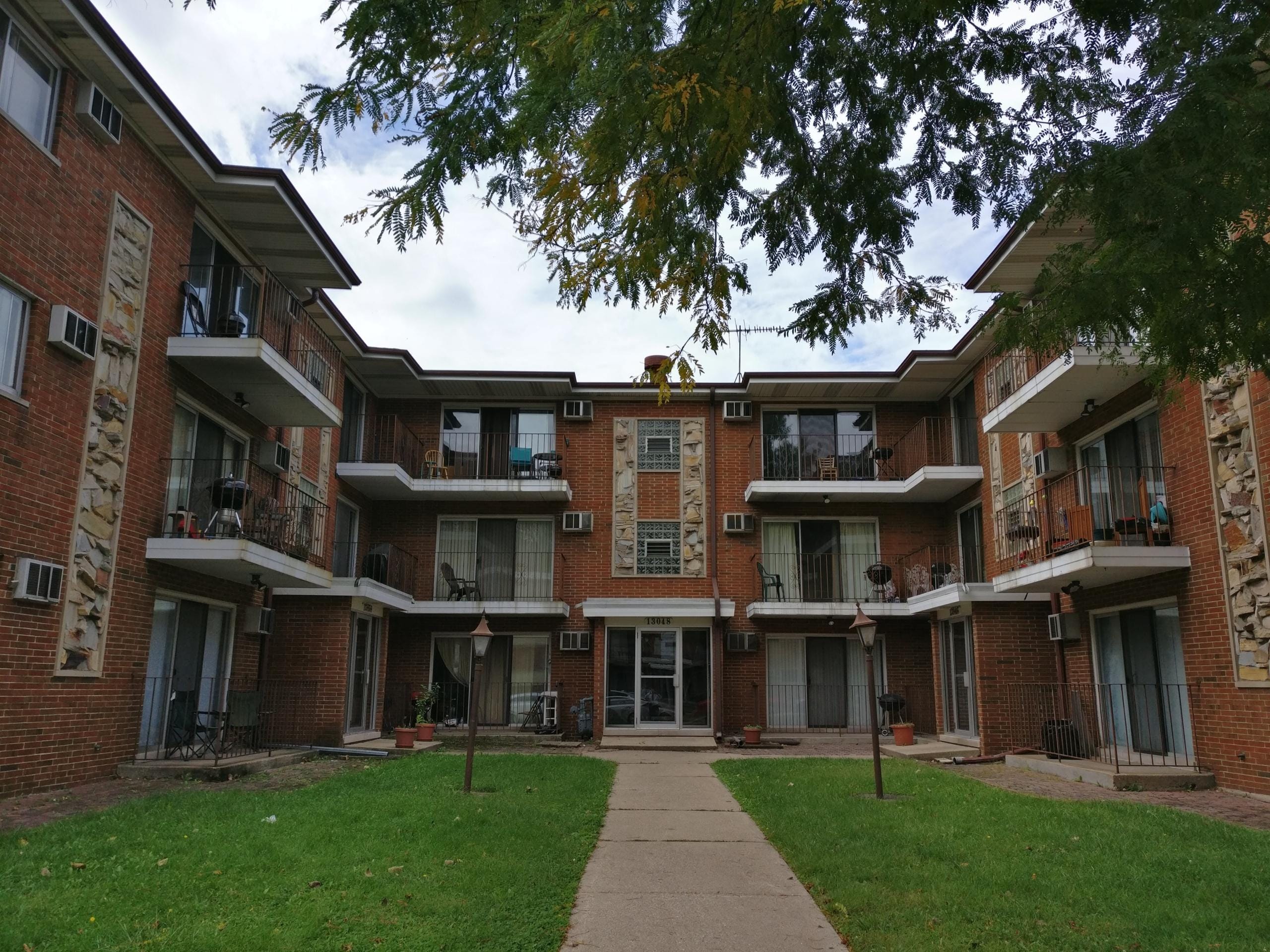 13046 Wood St Blue Island | 18-Unit Multifamily